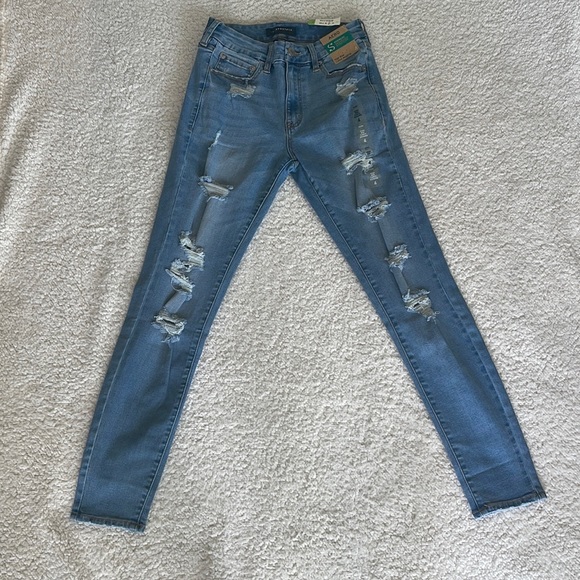 Aeropostale Size 4 Ripped Repreve Jeans - Picture 4 of 7